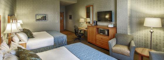 Canton Harvester Inn Room photo